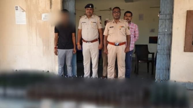 फ्लायर…लाइन होटल से 263 लीटर विदेशी शराब के साथ महिला समेत दो गिरफ्तार