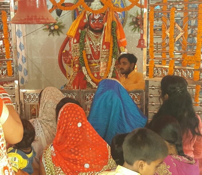 महाबीर मंदिर में उमड़ी श्रद्धालुओं की भीड़