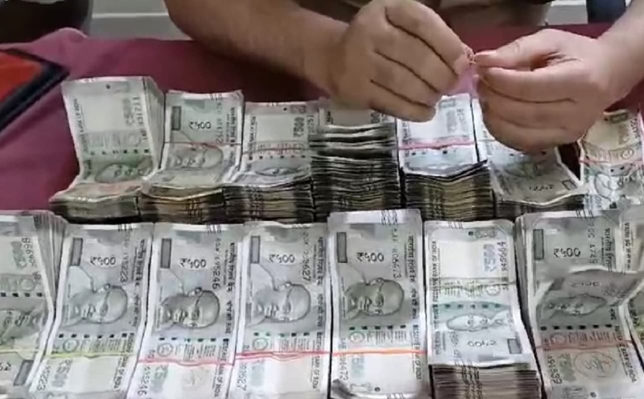 बंगाल : किस्तों में नहीं अब एकमुश्त मिलेगी डीए की बकाया राशि, 31 मार्च तक आ जायेगा खाते में पैसा
