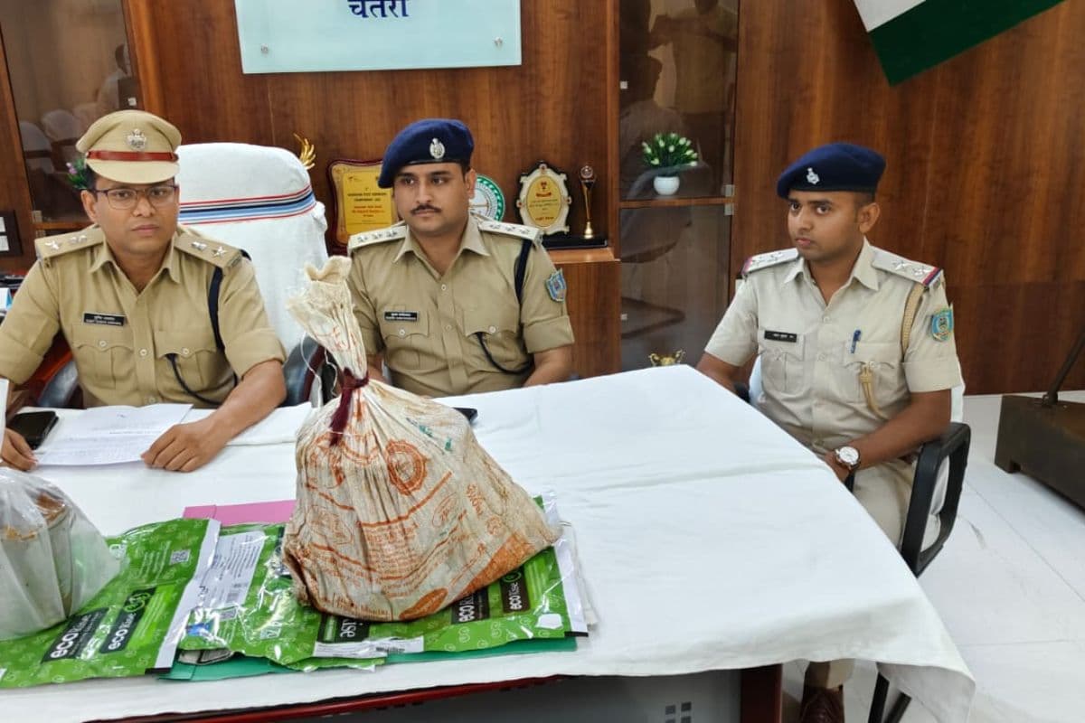 चतरा पुलिस की बड़ी स्ट्राइक: 1 करोड़ के मादक पदार्थ जब्त, अफीम और डोडा के साथ कई दस्तावेज बरामद