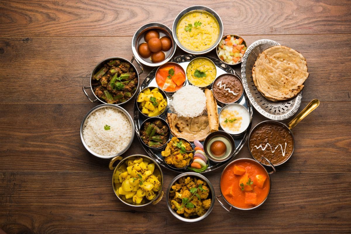 मार्च में सस्ती हुई नॉन-वेज थाली, शाकाहारी खाने की कीमतों में नहीं हुआ बदलाव