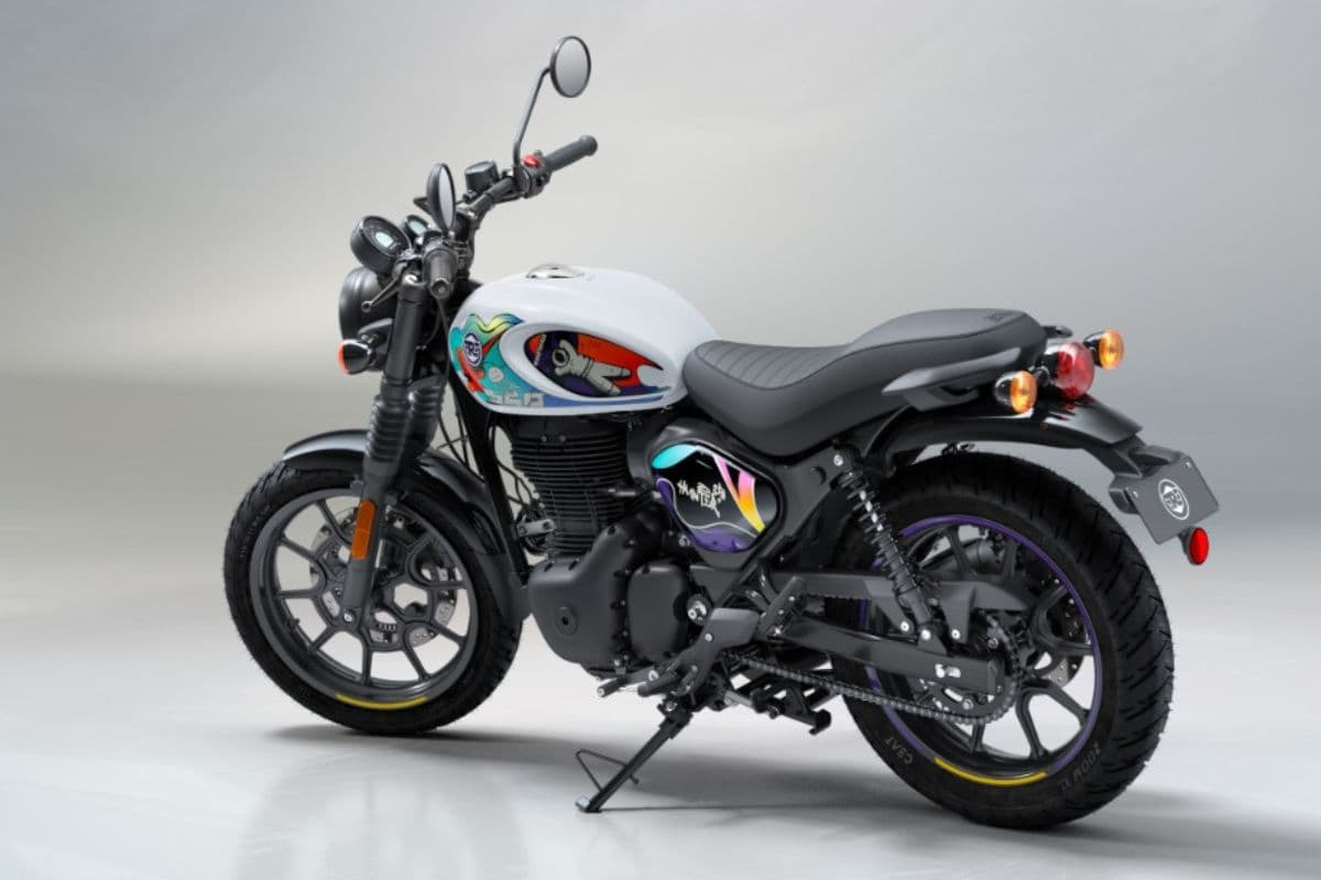 हंटर 350 मूनशॉट व्हाइट