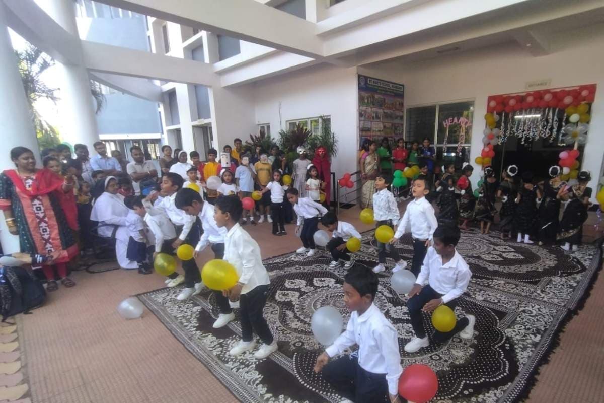 नोवामुंडी के सेंट मैरी विद्यालय में नन्हे कदमों का हुआ मनमोहक स्वागत