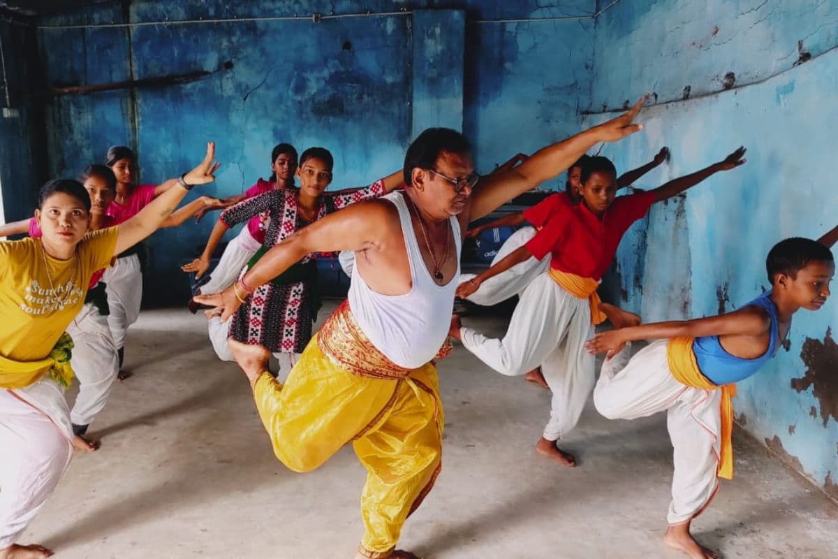 अंतरराष्ट्रीय नृत्य दिवस पर छऊ नृत्य की गूंज, सरायकेला-खरसावां की कला को मिला विश्व स्तर का सम्मान.