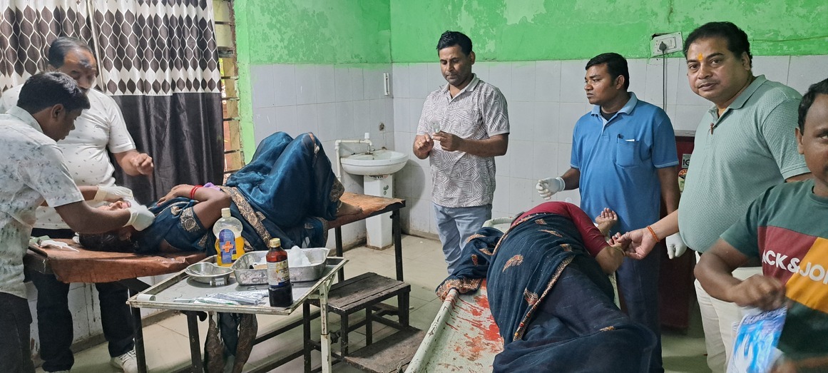 मेहरमा में टोटो की बाइक से टक्कर, पांच गंभीर रूप से घायल