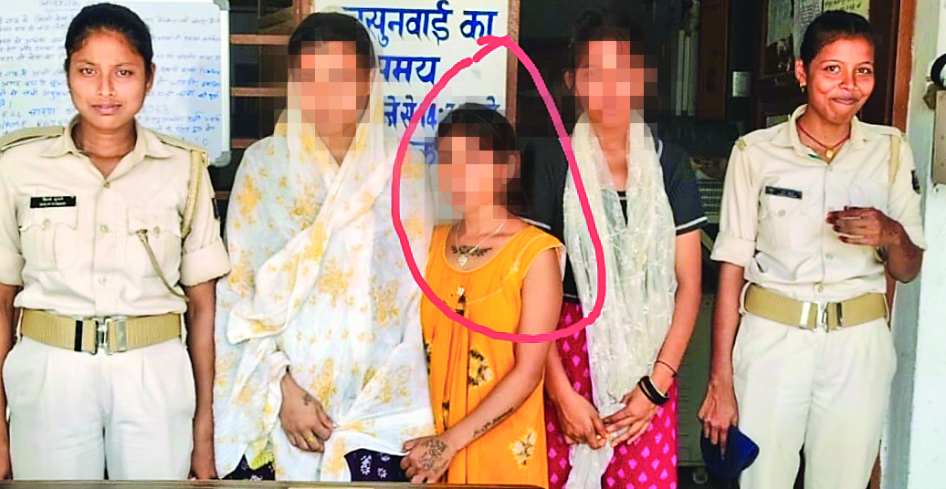 अमनौर में ऑर्केस्ट्रा पर छापा, बांग्लादेशी युवती सहित पुलिस ने चार लोगों को पकड़ा