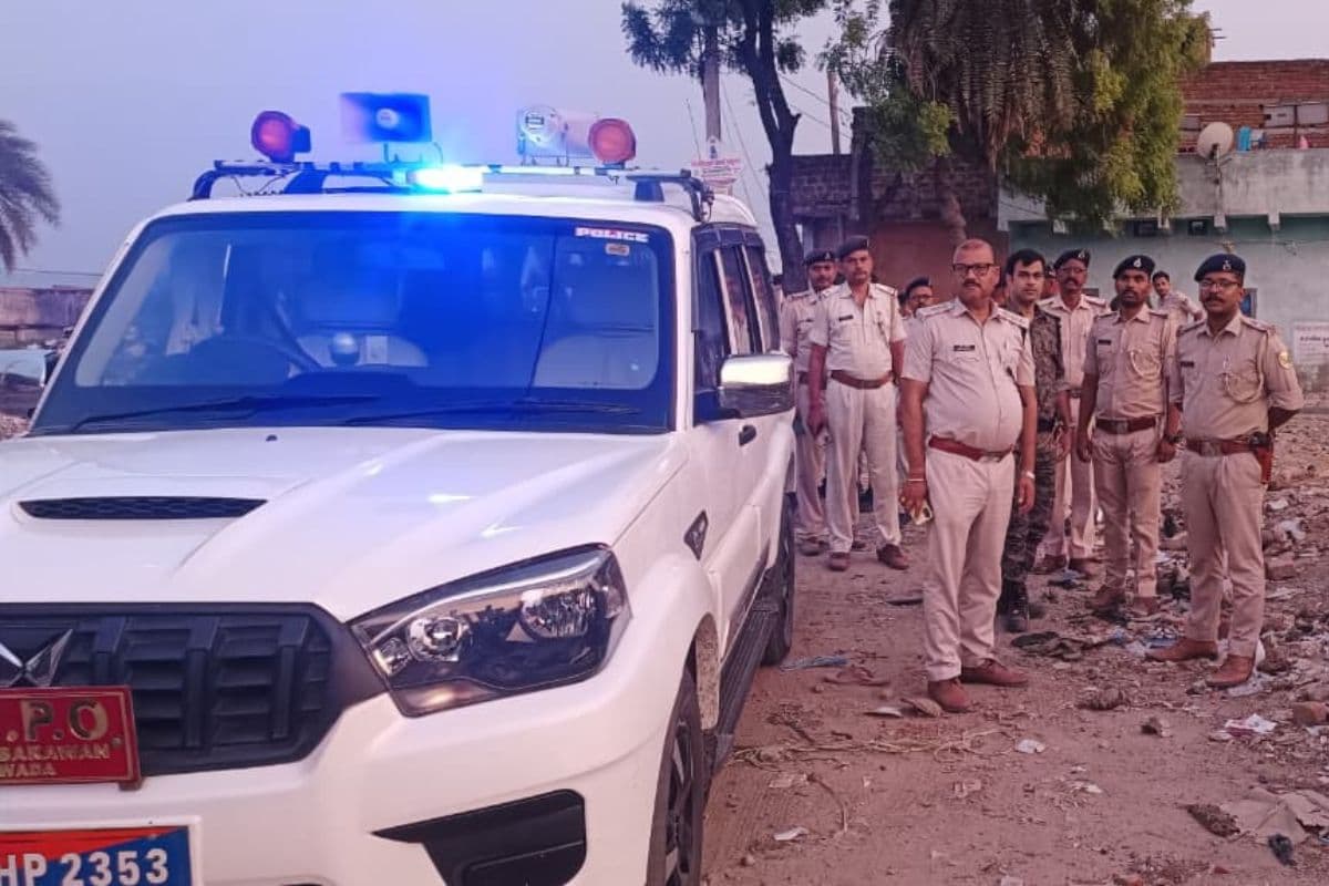 धमौल क्षेत्र में बकरीद को लेकर पुलिस का फ्लैग मार्च, शांति और भाईचारे की अपील