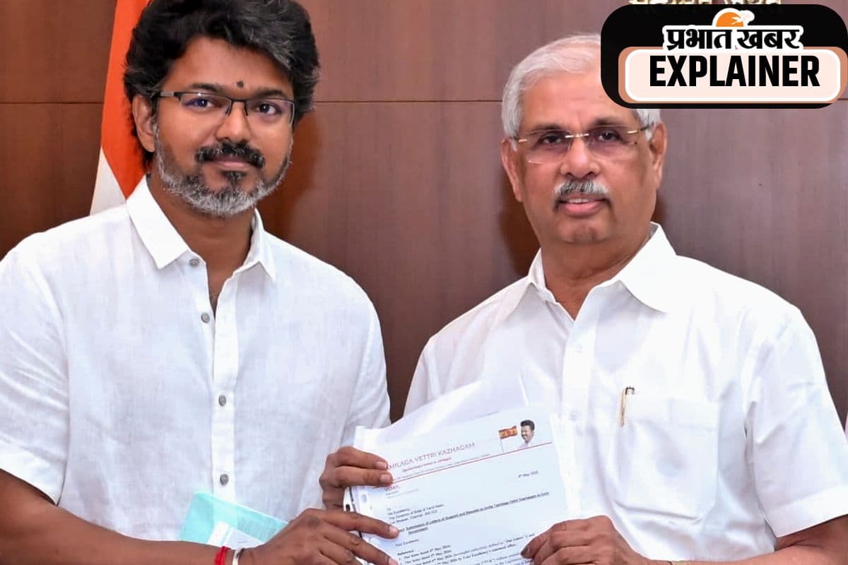 Governor-Rajendra-Arlekar-with-Vijay