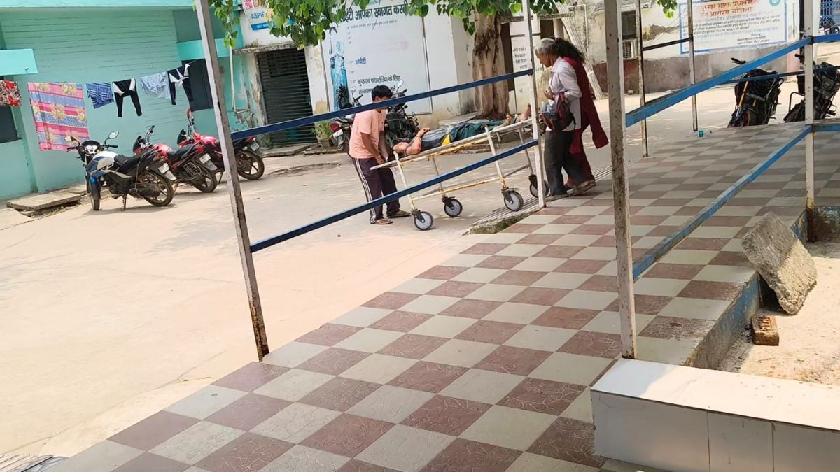 जमुई में बाइक से गिरकर गंभीर रूप से घायल हुई शिक्षिका, सिर में लगी चोट