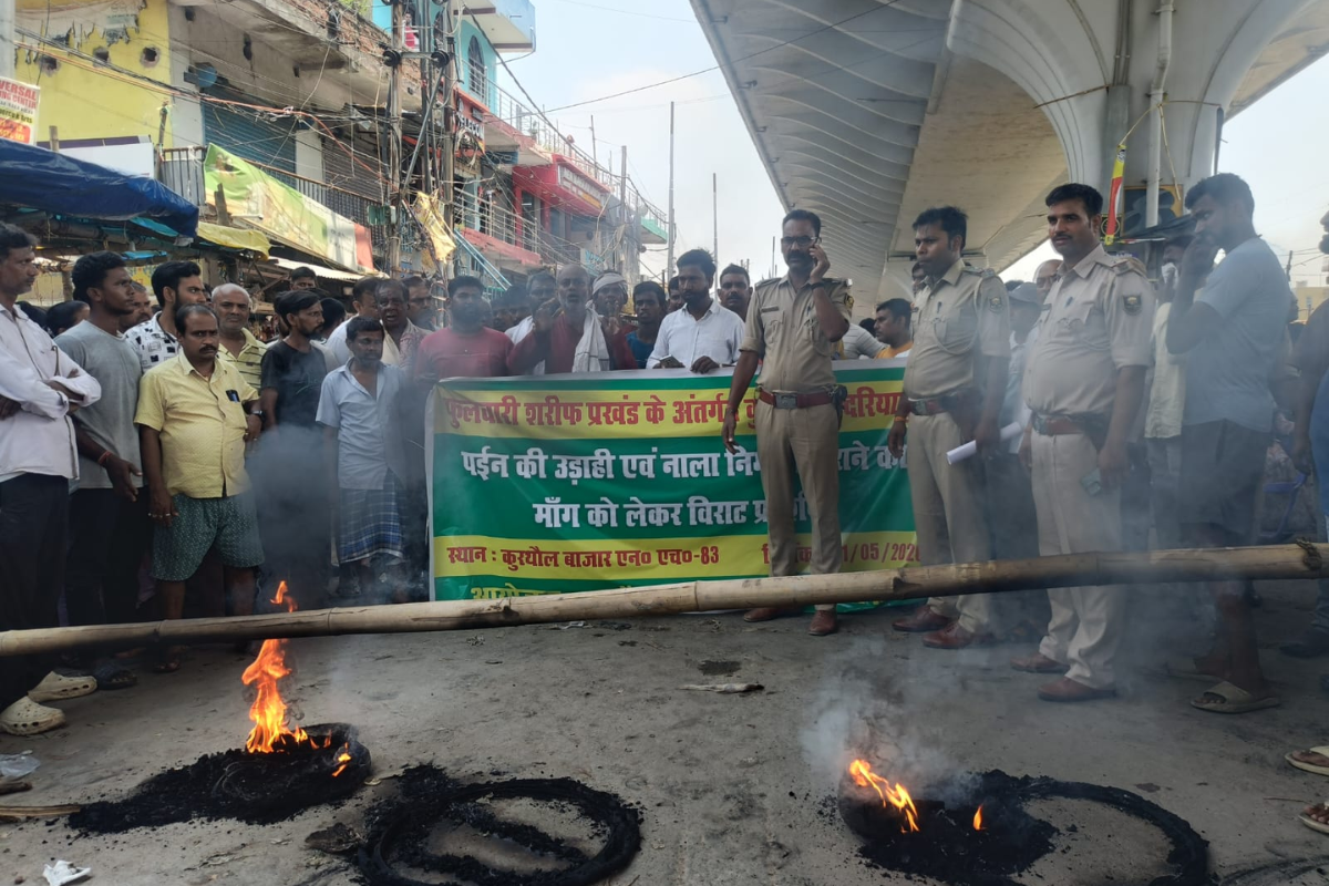 कुरथौल-दरियापुर पईन उड़ाही व नाला निर्माण की मांग पर एनएच-83 तीन घंटे जाम, वाहनों की लगी लंबी कतार