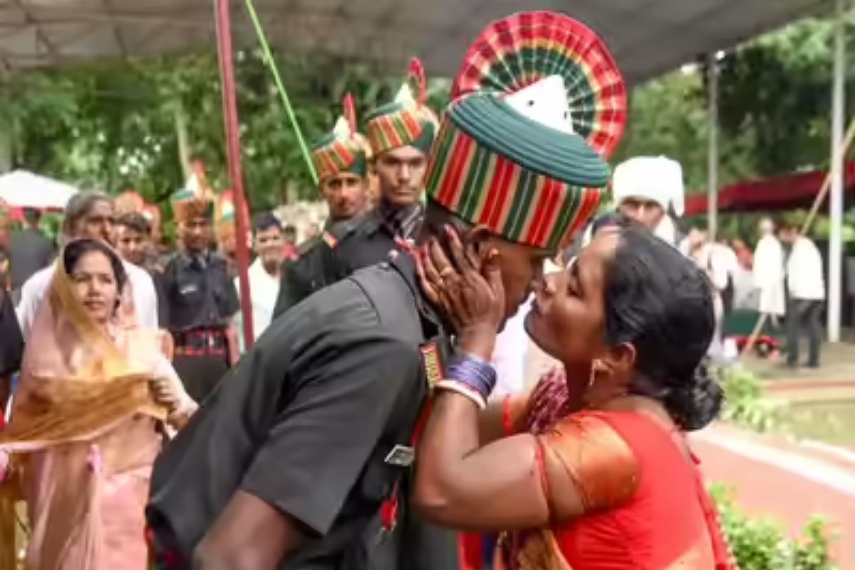 पटना के दानापुर में 1025 अग्निवीरों का ऐतिहासिक शपथ ग्रहण! परेड में गूंजा देशभक्ति का जोश, माता-पिता बने गवाह