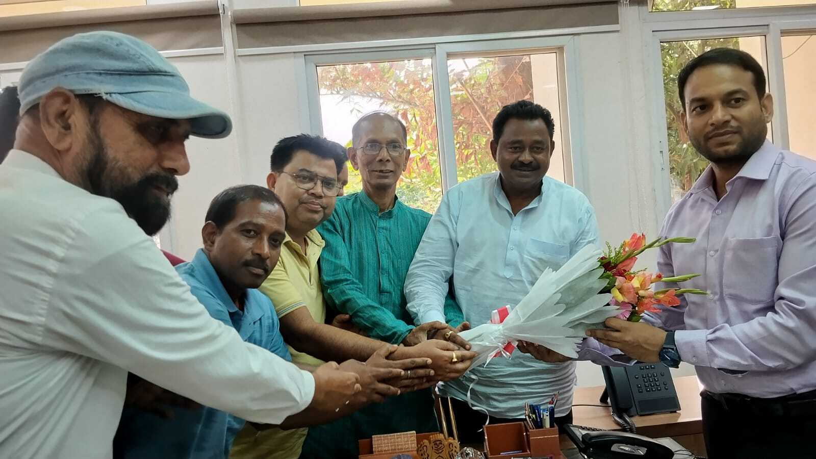 नये डीसी व डीडी से मिले झामुमो पदाधिकारी