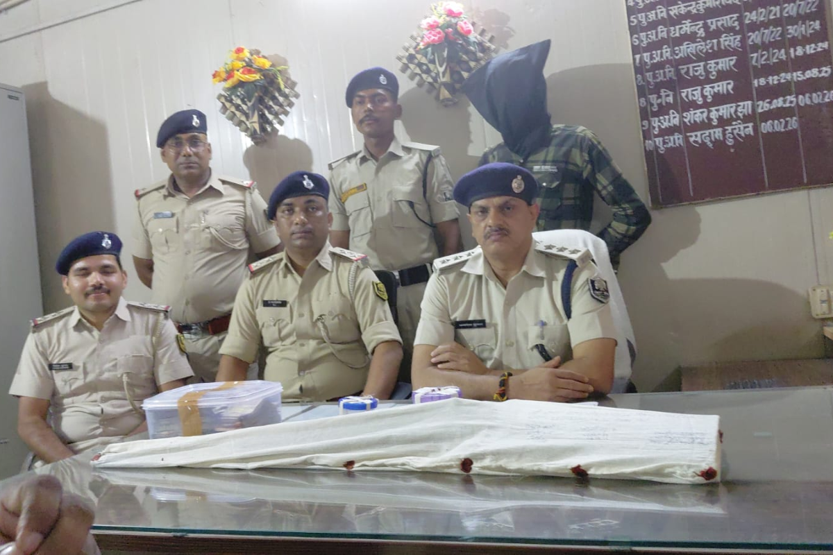 पटना के नदी थाना पुलिस की बड़ी कार्रवाई: स्मैक, अवैध राइफल, कारतूस और लाखों रुपये बरामद, युवक गिरफ्तार