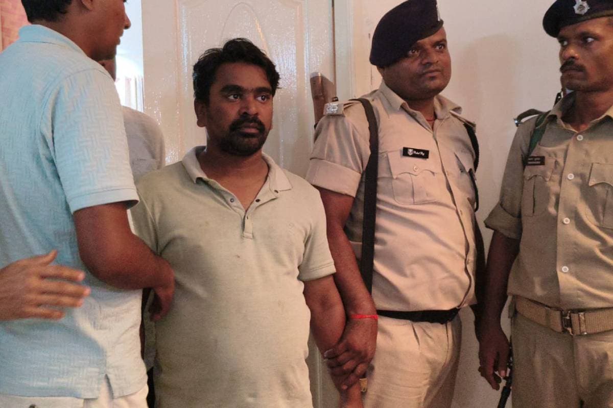 नवादा में निगरानी विभाग की बड़ी कार्रवाई, 15 हजार रुपये रिश्वत लेते राजस्व कर्मचारी गिरफ्तार