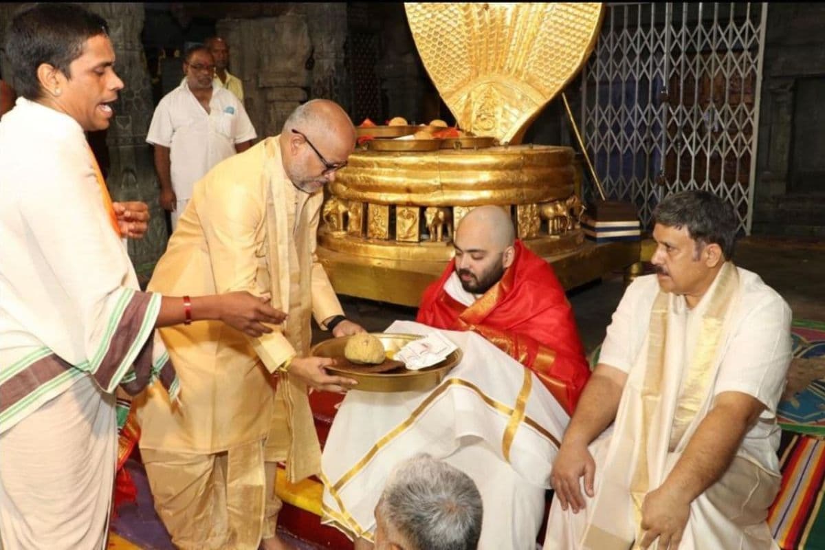 अनंत अंबानी का टीटीडी को तोहफा, 25 इलेक्ट्रिक बसों का दान, ड्राइवरों के वेतन का भी उठाएंगे खर्च