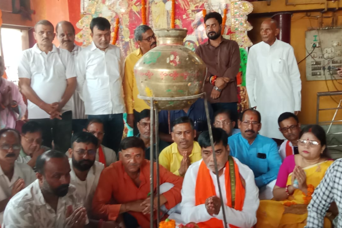 पटना में मंत्री रामकृपाल यादव का विशेष पूजा-अर्चना, मोदी सरकार के 12 साल पूरे होने पर पहुंचे मंदिर