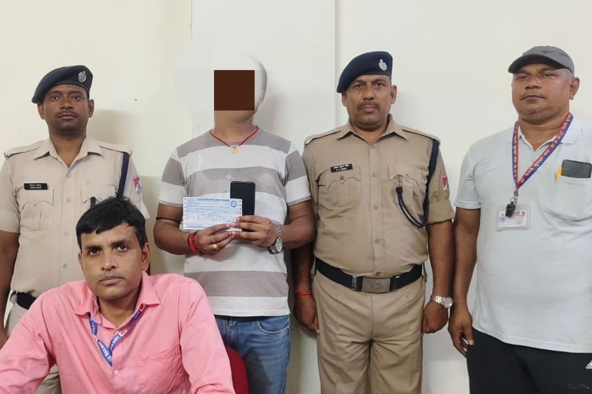गया जी में तत्काल टिकट की कालाबाजारी, आरपीएफ ने युवक को दबोचा, मोबाइल से मिले अहम साक्ष्य