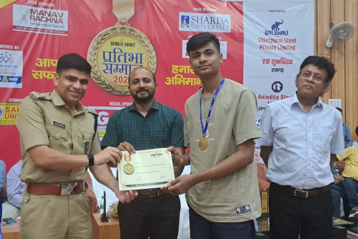 Ramgarh: प्रभात खबर प्रतिभा सम्मान समारोह 2026 में मेधावी छात्र-छात्राएं हुए सम्मानित