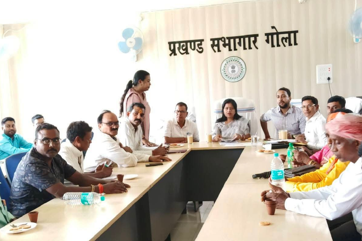 मॉडल मार्केट बनेगा रामगढ़ के गोला का डेली मार्केट, विधायक के साथ बैठक में बनी आम सहमति