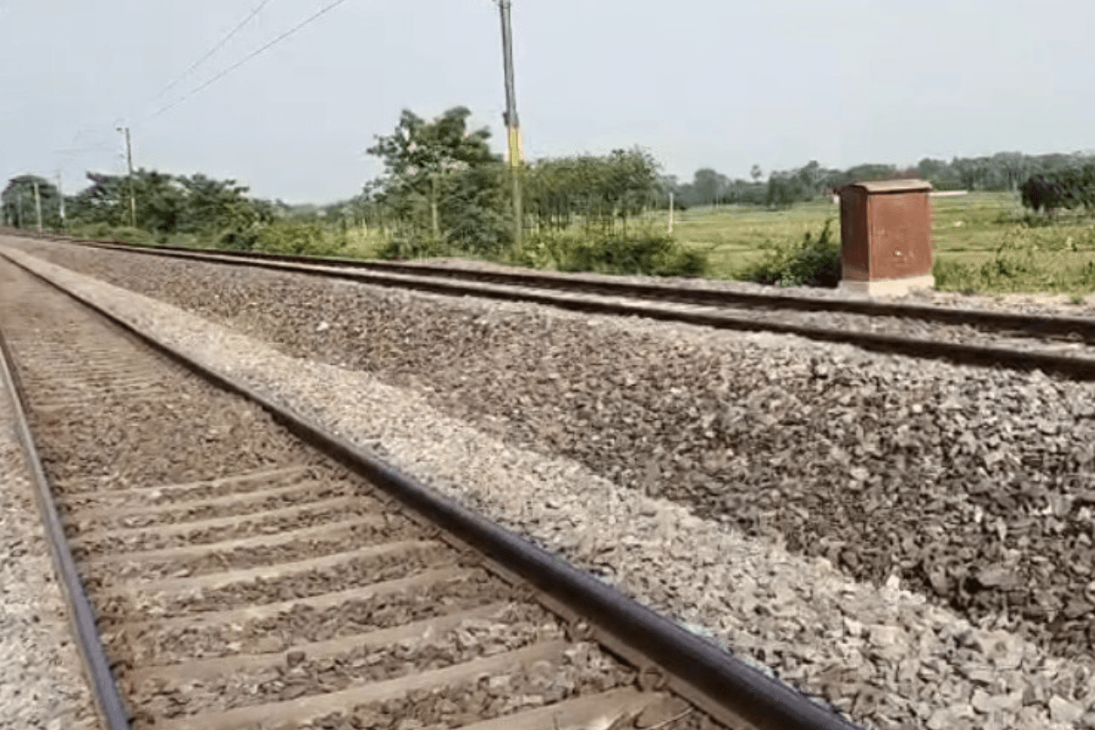 पटना में रेल पटरी किनारे मिला अज्ञात युवक का शव, जांच में जुटी पुलिस