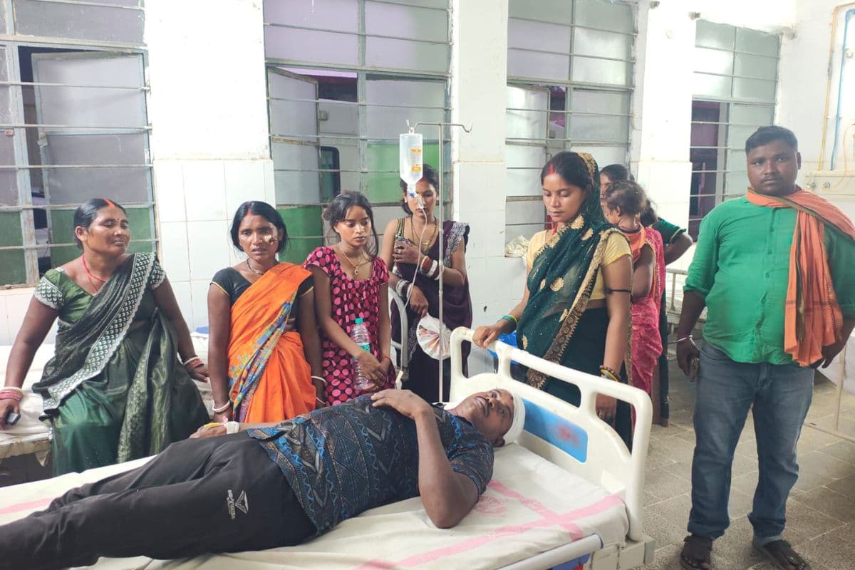 नवादा में दबंगों का कहर, बेटी की इज्जत बचाने पर माता-पिता को पीटा, घायल दंपति की हालत चिंताजनक