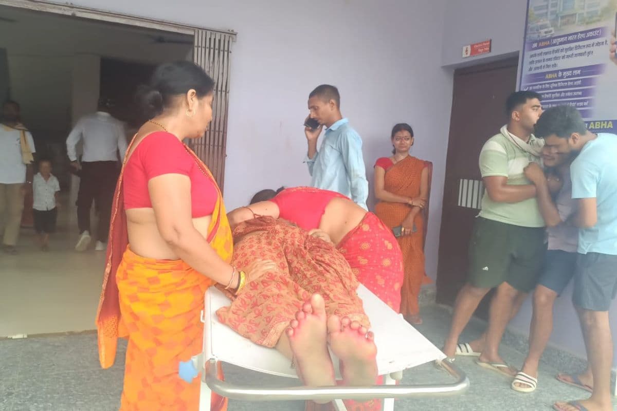 एनएच-80 पर हादसा, पिकअप की टक्कर से महिला की मौत, बाइक चालक गंभीर