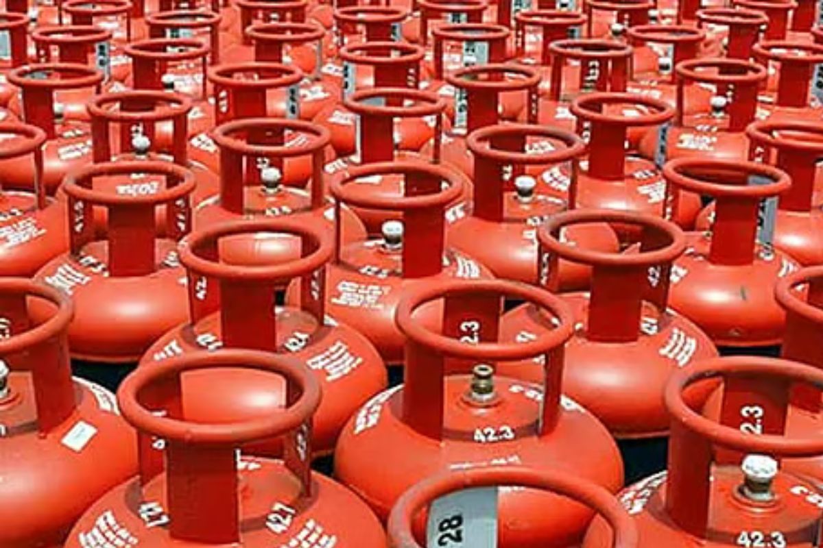 बिहार में महंगी हुई कमर्शियल गैस, पटना में LPG सिलेंडर 53.50 रुपये बढ़ा, होटल-रेस्तरां कारोबारियों की बढ़ी चिंता