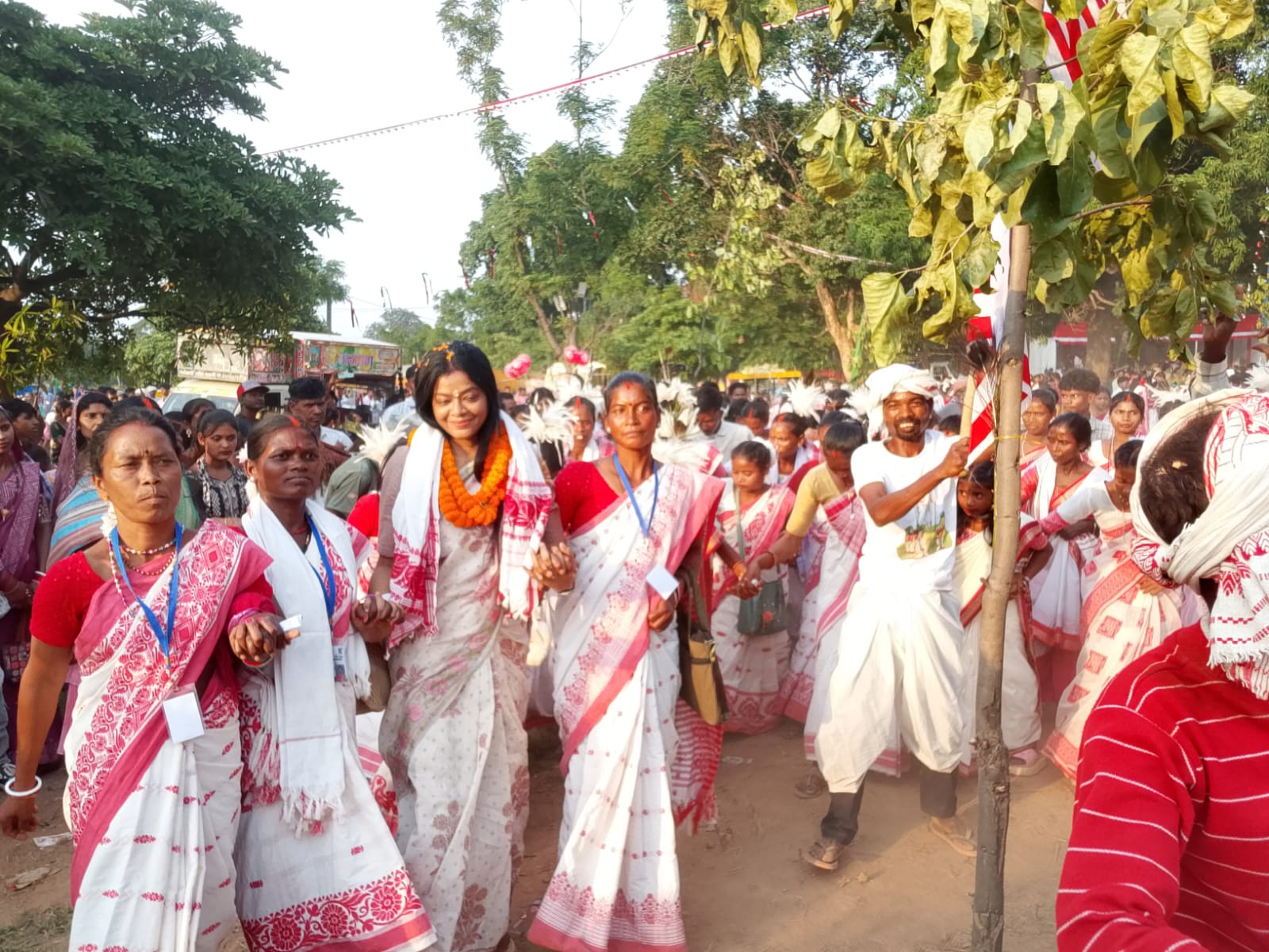 हमारी परम्परा और संस्कृति प्रकृति से जुड़ी हुई है : निशा उरांव
