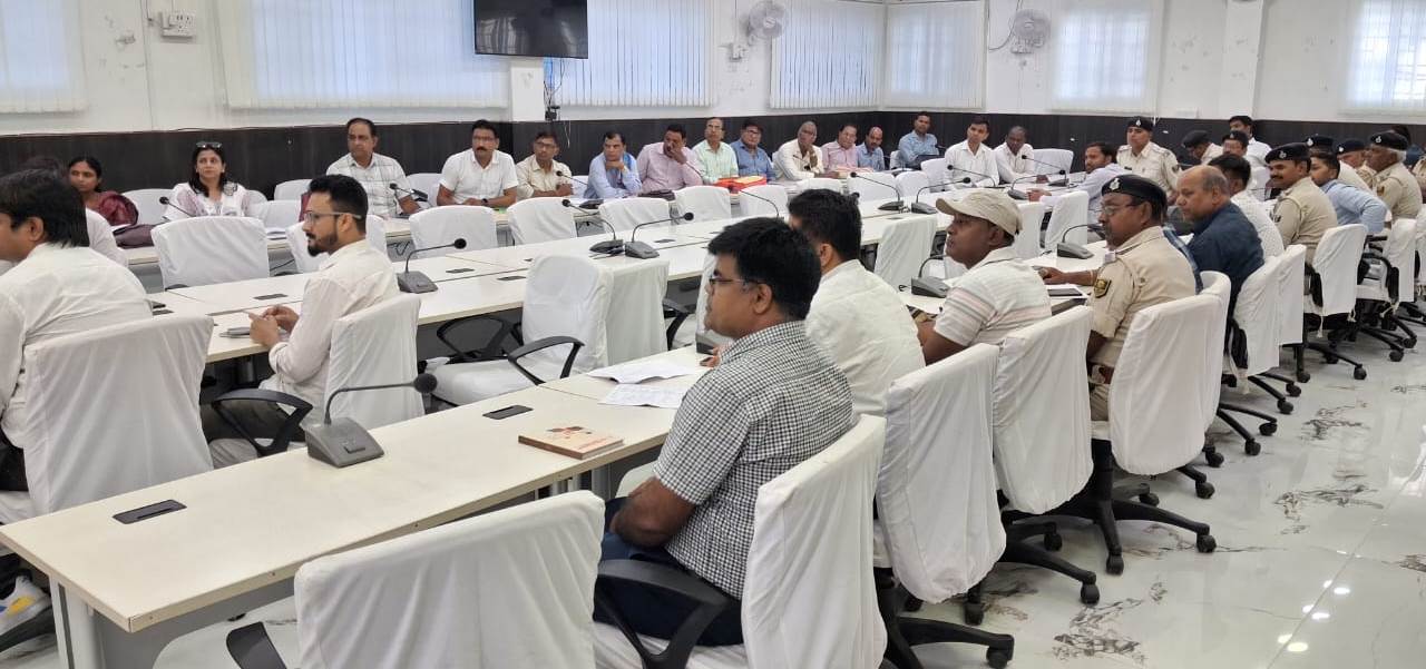सिपाही भर्ती परीक्षा को लेकर डीएम ने की ब्रिफिंग, दिये निर्देश