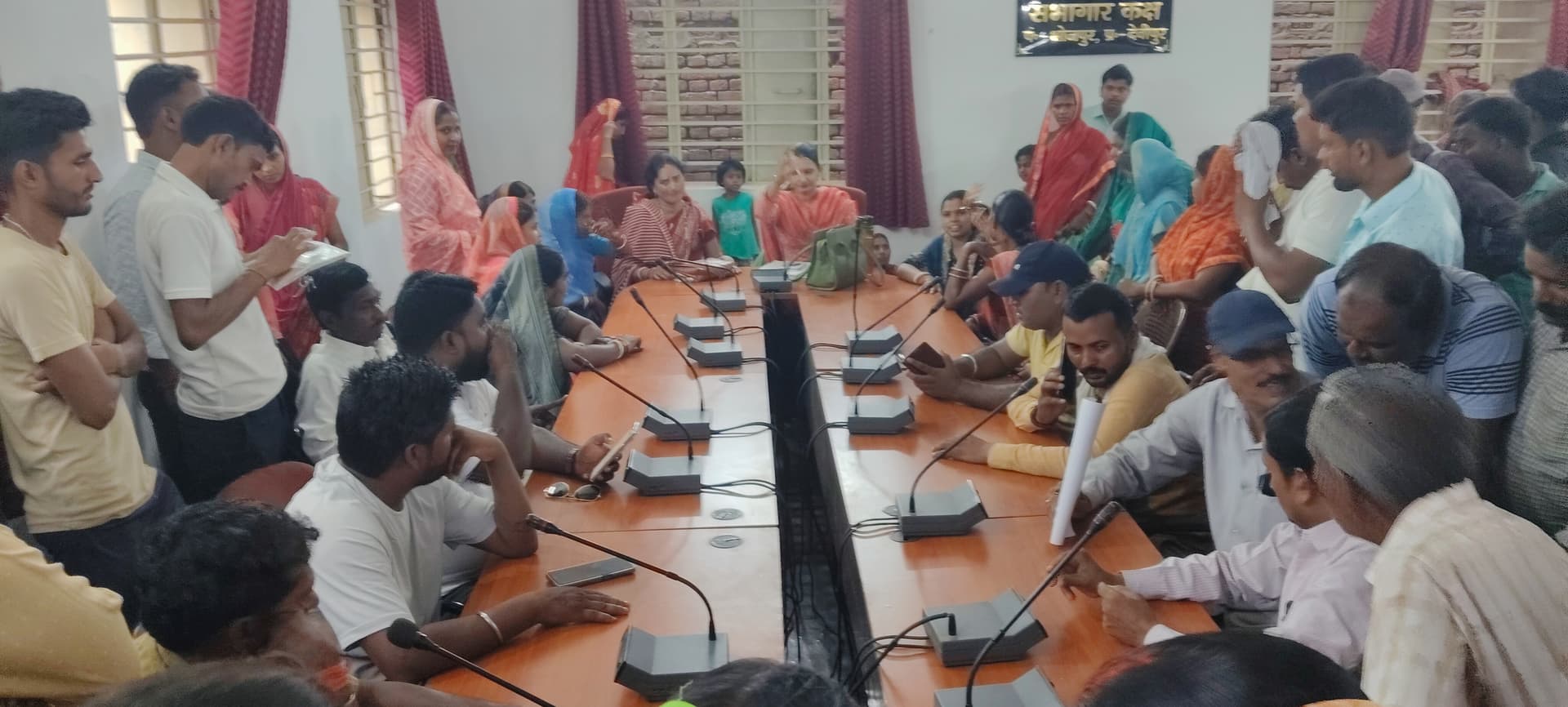प्रधानमंत्री आवास योजना के लाभुकों की सूची का ग्रामसभा में सत्यापन