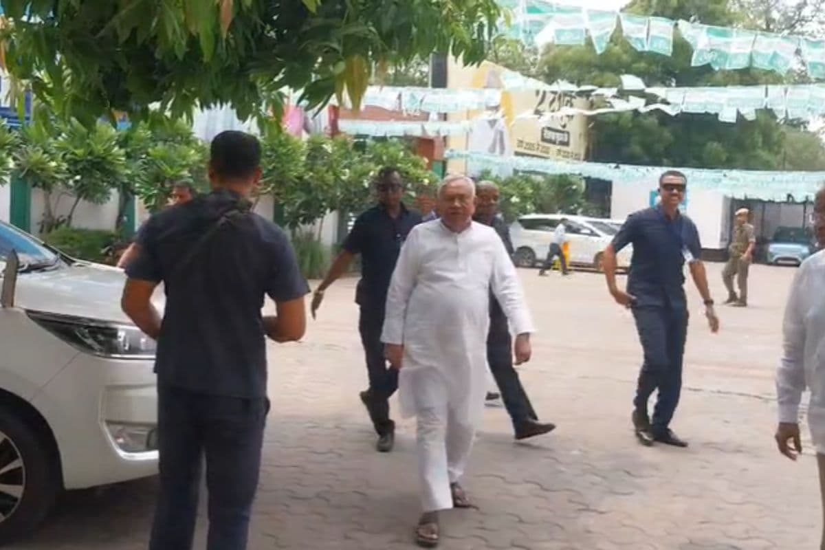 सांसद नीतीश कुमार अचानक बॉडीगार्ड्स के साथ पहुंचे JDU ऑफिस, जानिए पूरा मामला