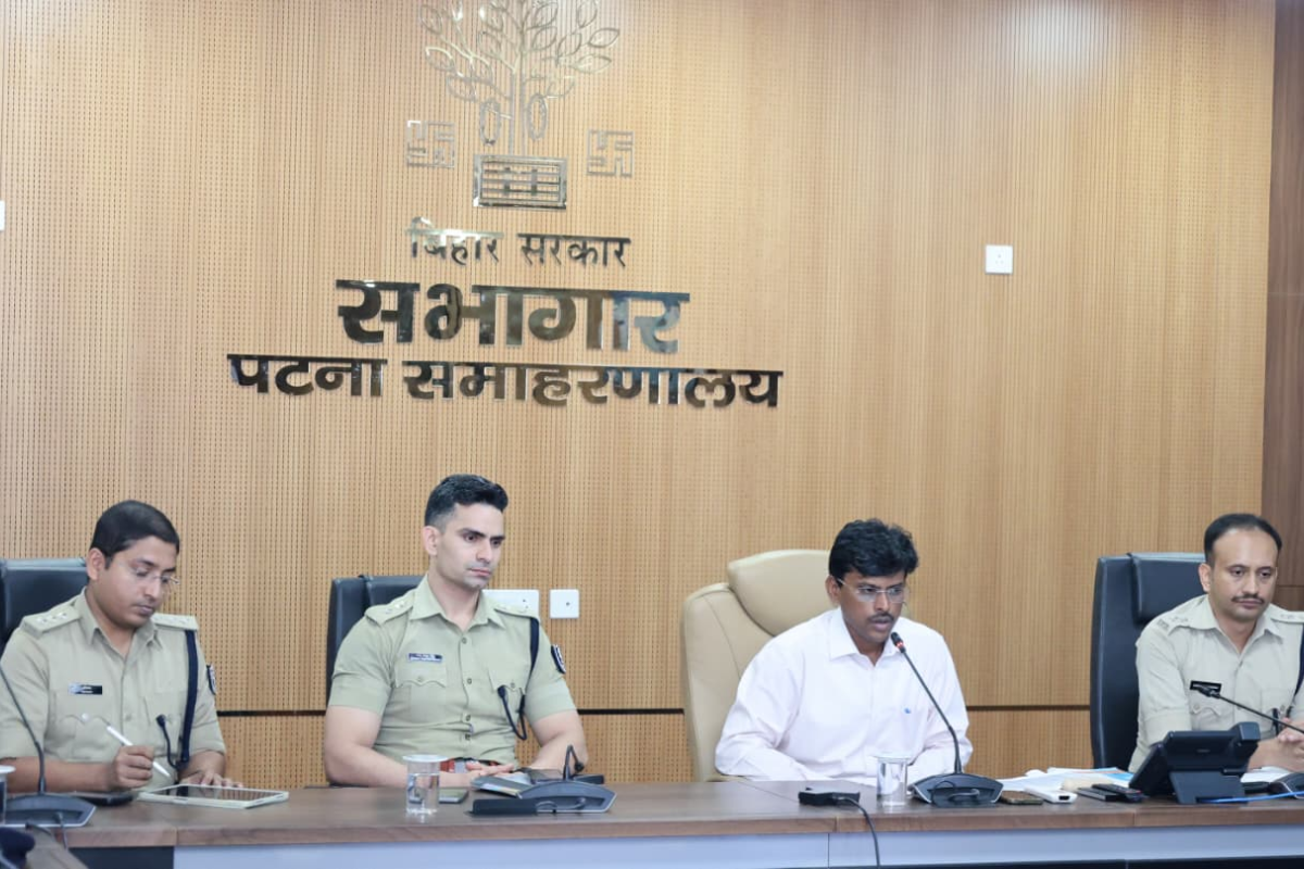 NEET UG Re-Exam 2026: पटना के सभी कोचिंग संस्थान रहेंगे बंद, अभ्यर्थियों को मिलेगी मुफ्त बस यात्रा