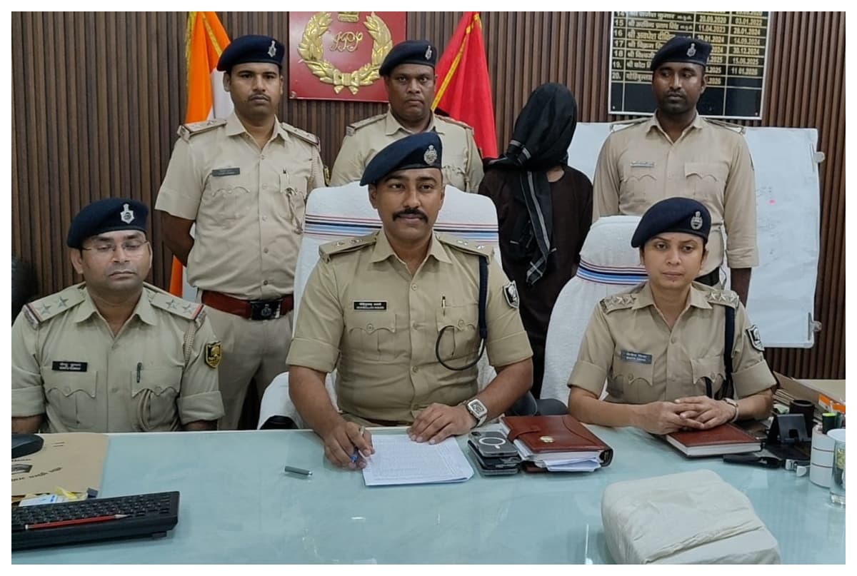 मुजफ्फरपुर: बड़ी वारदात से पहले अवैध हथियार, कारतूस व भारी मात्रा में शराब के साथ बदमाश गिरफ्तार