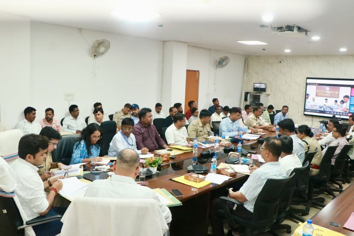 पश्चिमी सिंहभूम : त्योहारों और परीक्षाओं से पहले प्रशासन अलर्ट, समाहरणालय में उच्च स्तरीय समीक्षा बैठक