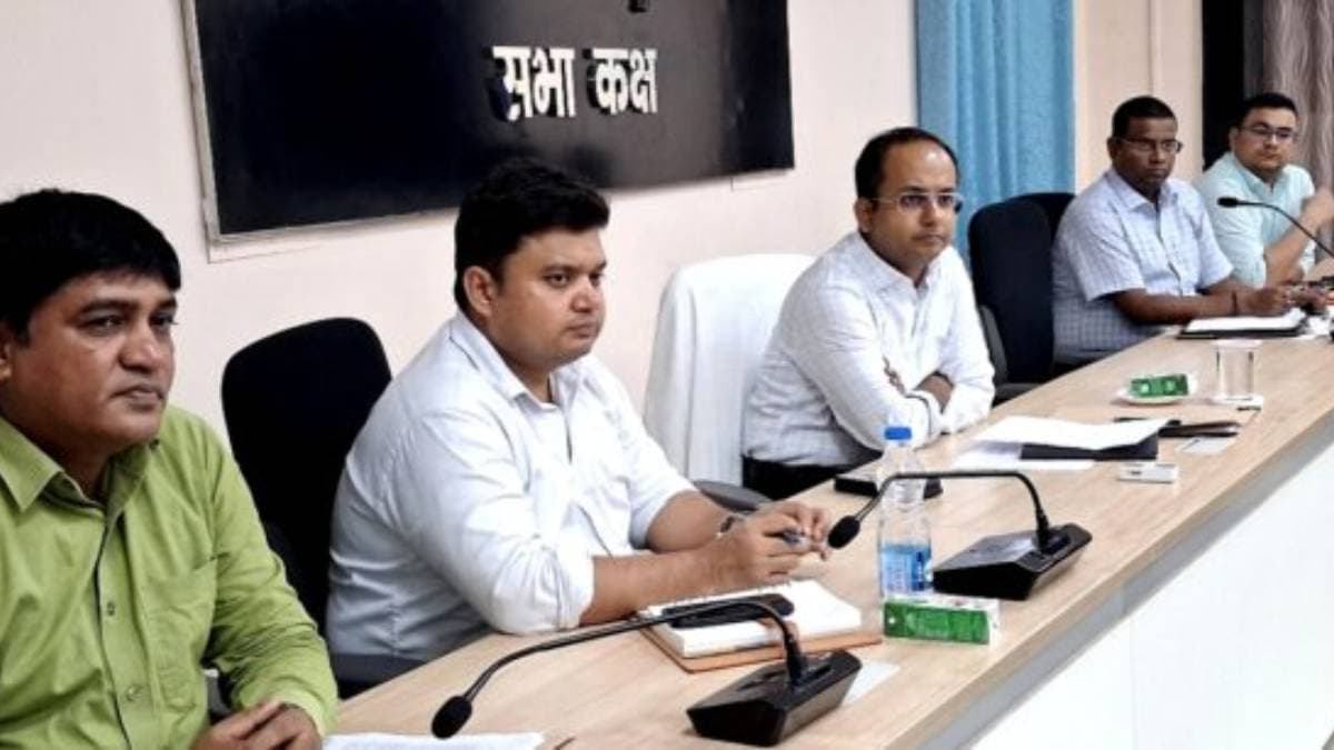 नवादा में छह नए डिग्री कॉलेजों की तैयारियां तेज, डीएम ने समय पर सभी व्यवस्थाएं पूरी करने के दिए निर्देश
