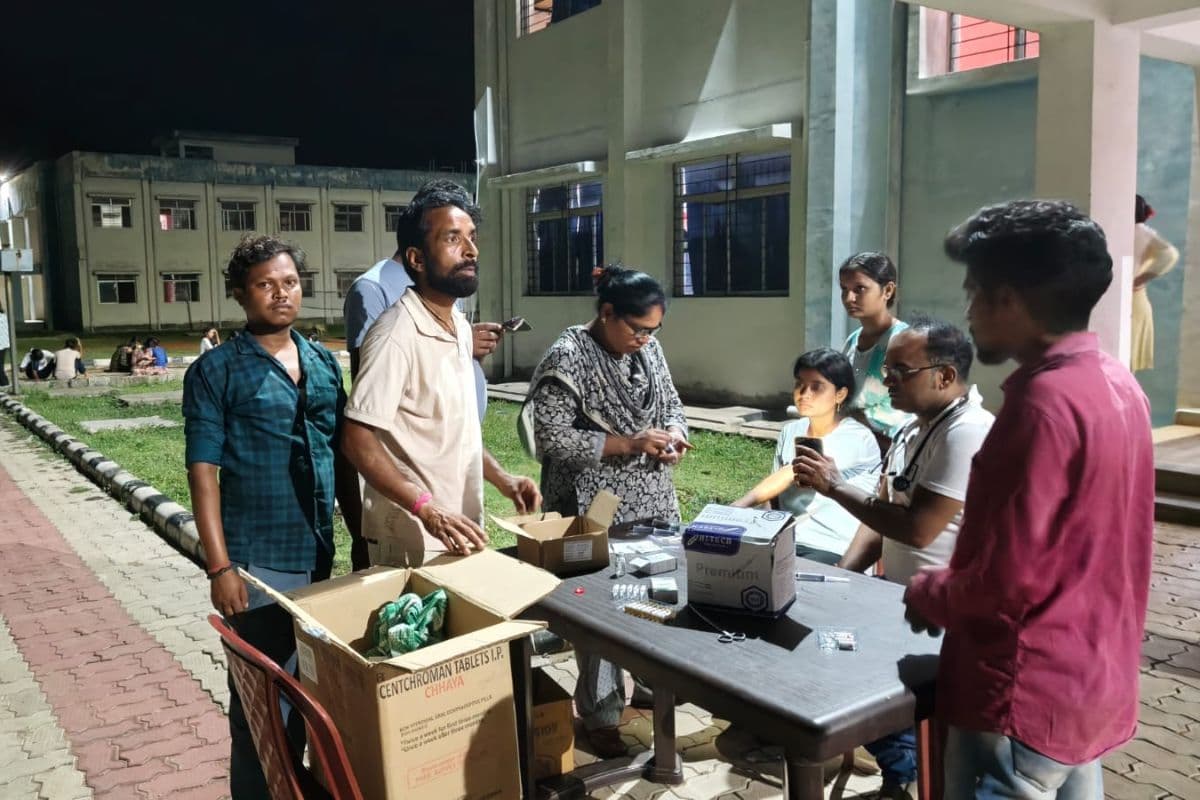 Dumka News: आईटीआई सापचाला हॉस्टल में फूड पॉइजनिंग की आशंका, 21 छात्राओं की बिगड़ी तबीयत