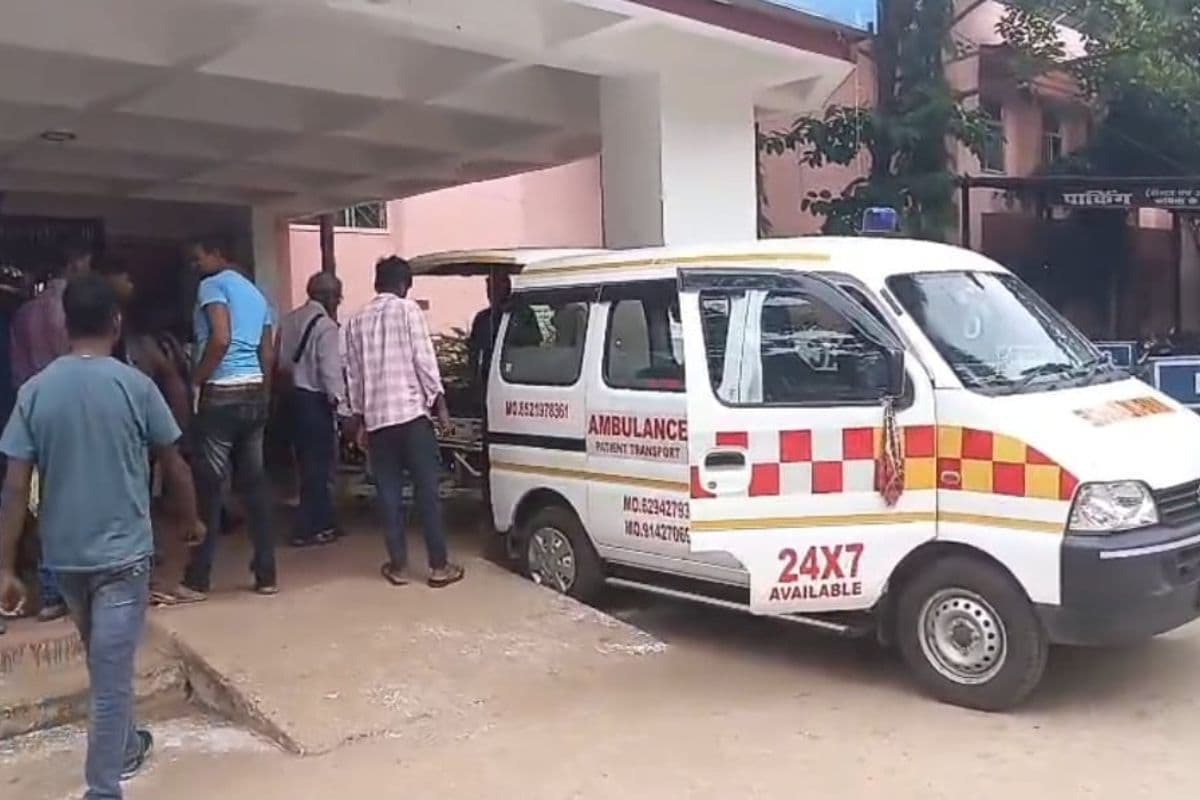 गुमला में स्वास्थ्य व्यवस्था फेल: समय पर एंबुलेंस न मिलने से 2 घरों के बुझे चिराग, दोनों घंटों तड़पते रहे