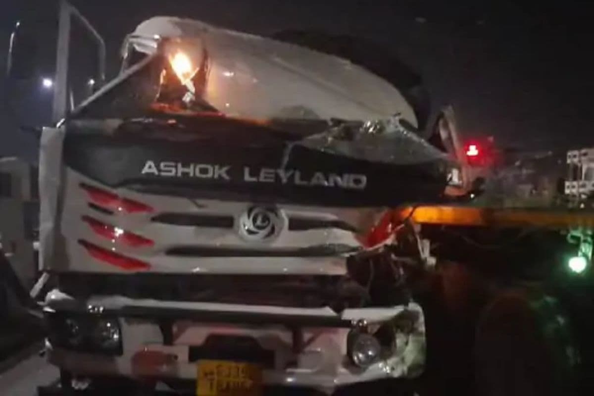 कानपुर में दर्दनाक सड़क हादसा, ट्रक के कागजात चेक कर रहे दो ट्रैफिक सिपाहियों को कंटेनर ने रौंदा