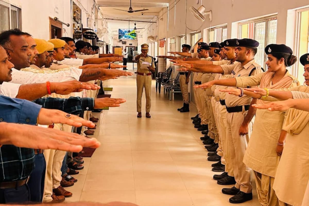 सतर्कता, ईमानदारी और पारदर्शिता की दिलाई गई शपथ, एसपी ने कर्मियों को किया प्रेरित