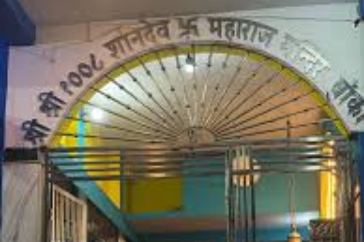 विजयनगर शनिदेव मंदिर में उमड़ी आस्था, महाआरती और भंडारे में शामिल हुए हजारों श्रद्धालु