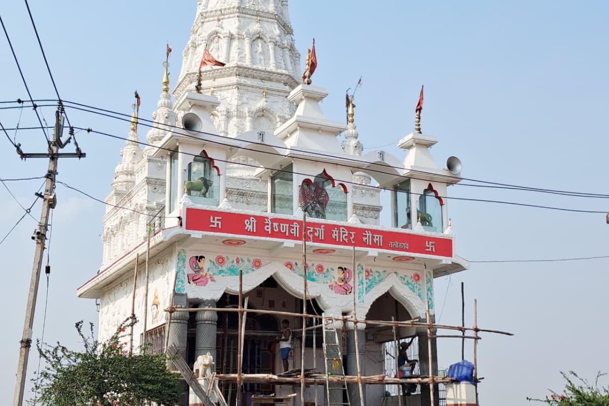 नोमा का वैष्णवी दुर्गा मंदिर बना आस्था का केंद्र, 100 फीट ऊंची भव्यता खींच रही श्रद्धालुओं का ध्यान