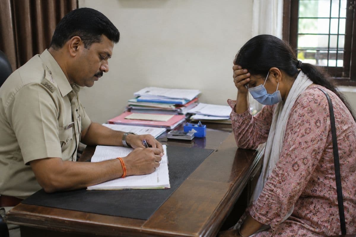 नौकरी लगाने के नाम पर कैंसर पीड़िता से की 5.60 लाख की ठगी
