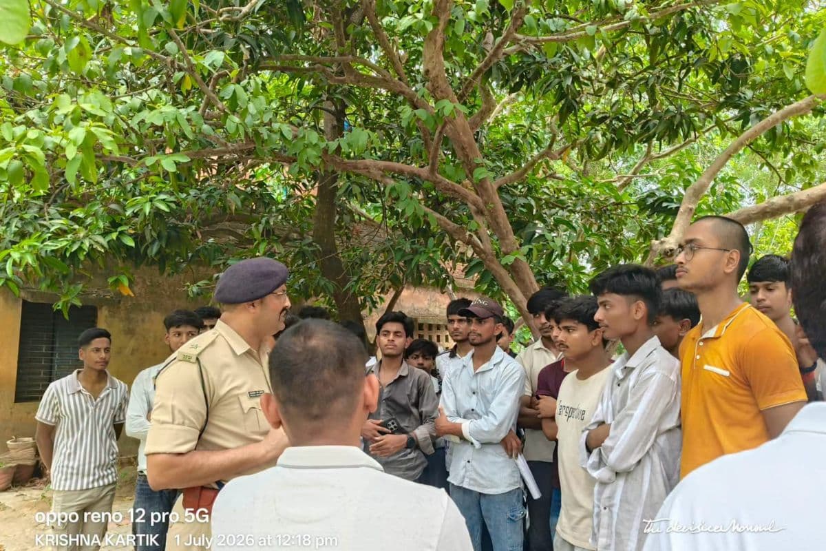 अकबरपुर इंटर विद्यालय में परीक्षा के दौरान विवाद, ड्रेस नहीं पहनने पर कार्रवाई, 50 से अधिक छात्रों को परीक्षा से किया बाहर