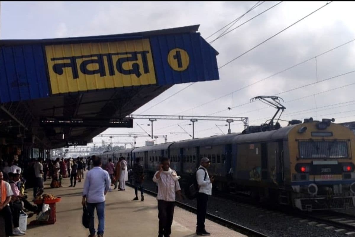 नवादा-पटना पैसेंजर ट्रेन का इंजन फेल, चार घंटे तक स्टेशन पर फंसे रहे यात्री, टिकट वापसी की मांग