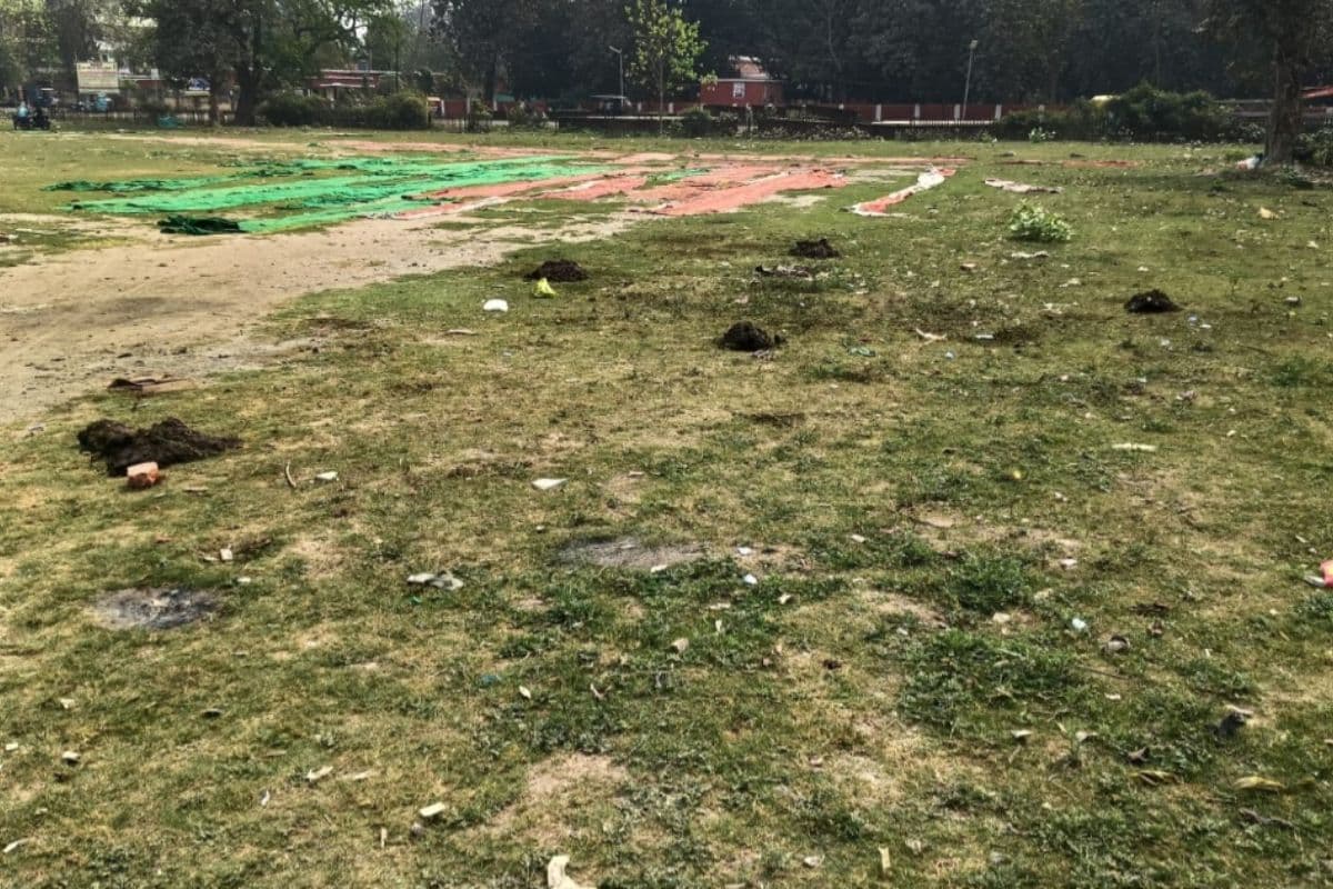 बरौनी का ऐतिहासिक रेलवे मैदान बदहाल, रेल प्रशासन पर लापरवाही का आरोप