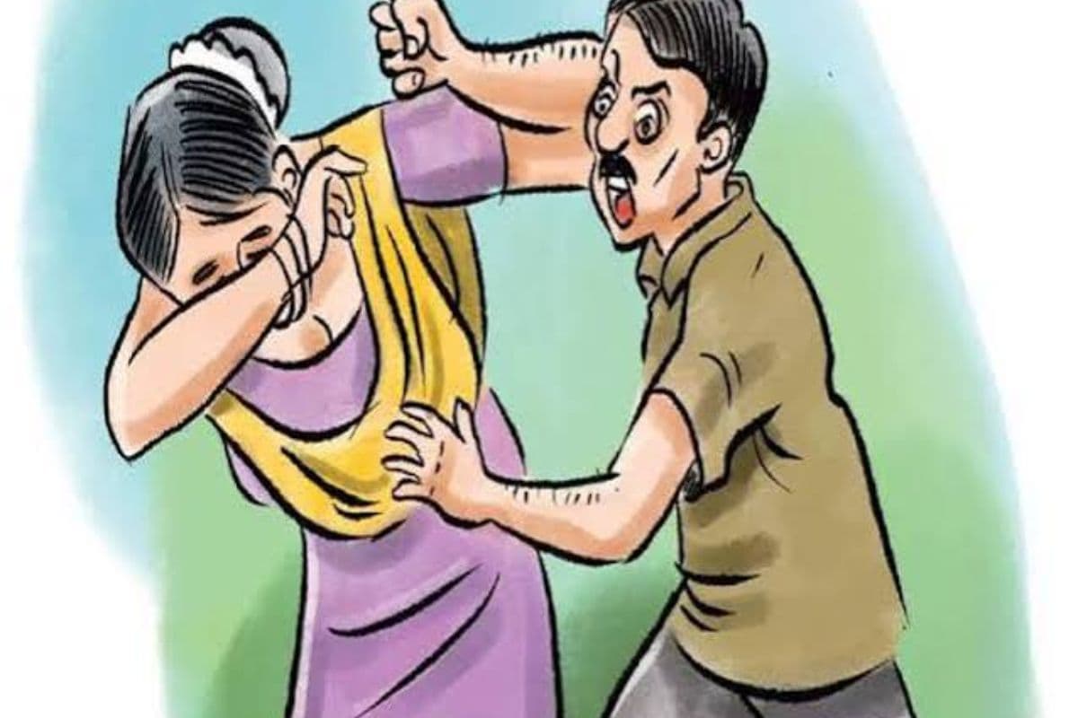 नवादा में सूखे नशे का कहर, नशेड़ी का बीच सड़क पर हाईवोल्टेज ड्रामा, राहगीर महिला से मारपीट