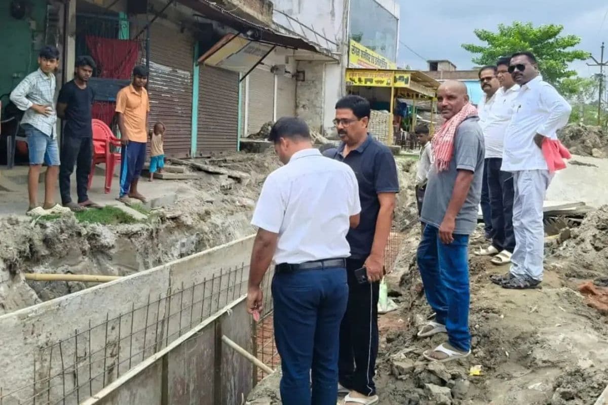 सुपौल में मुख्य पार्षद ने नाला निर्माण कार्य का किया निरीक्षण, गुणवत्ता पर दिया जोर