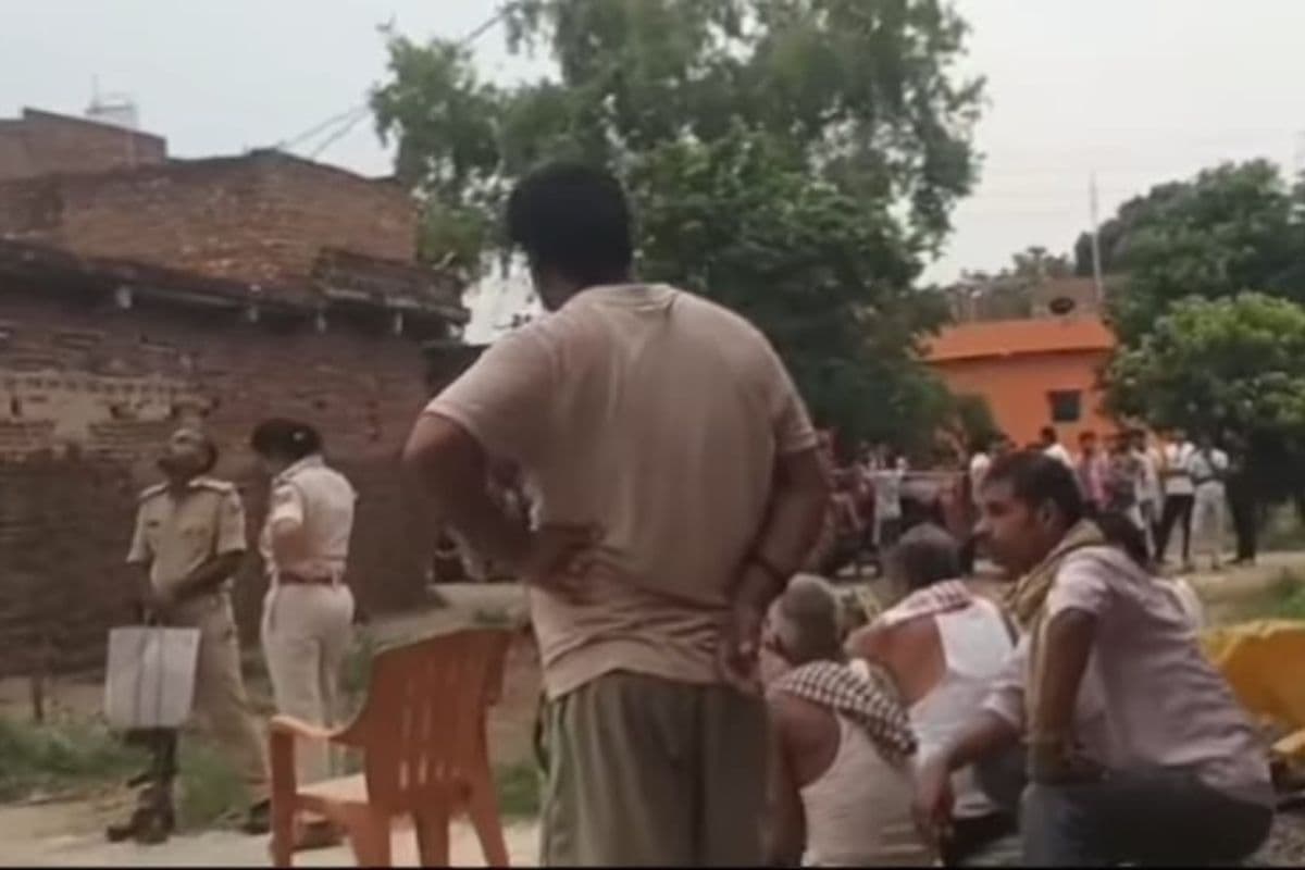 नवादा: बंद कमरे से दंपति का शव बरामद, आत्महत्या की आशंका, जांच में जुटी पुलिस