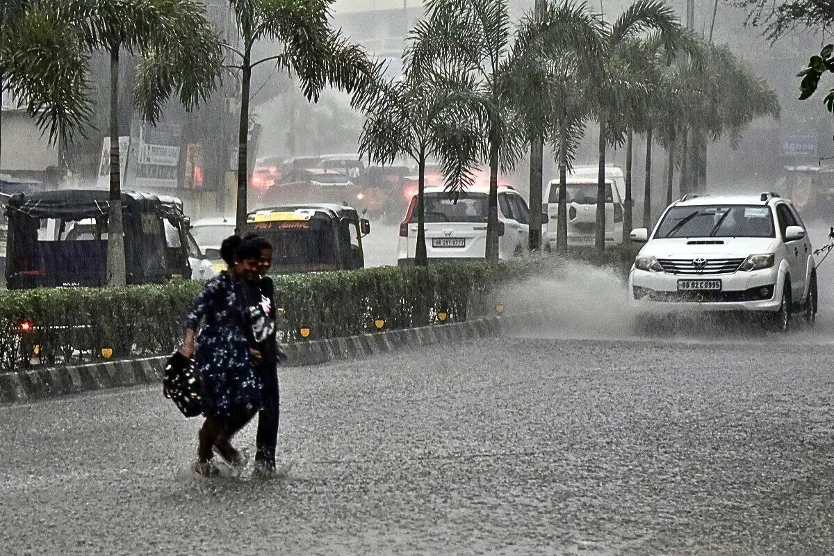 बिहार के इन जिलों में आज तेज आंधी-तूफान के साथ बारिश की चेतावनी, जानिए पूरे जुलाई महीने कैसा रहेगा मौसम