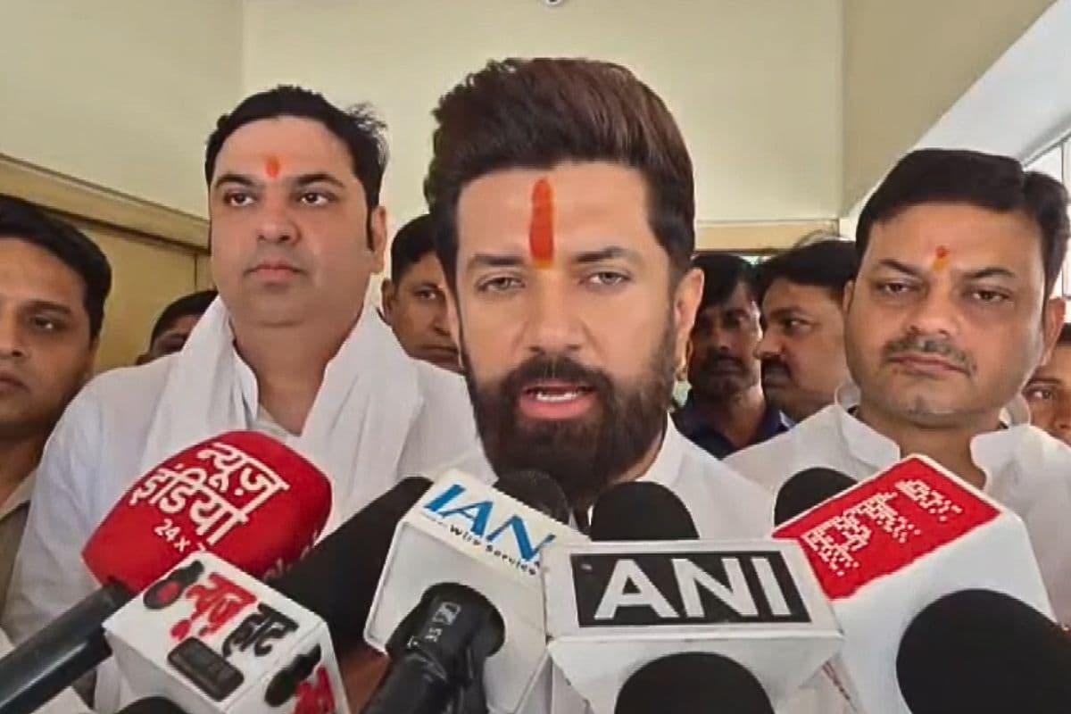 भरत तिवारी एनकाउंटर: आरोपी डीएसपी की पोस्टिंग पर भड़के चिराग, बोले- इसे कतई स्वीकार नहीं किया जा सकता